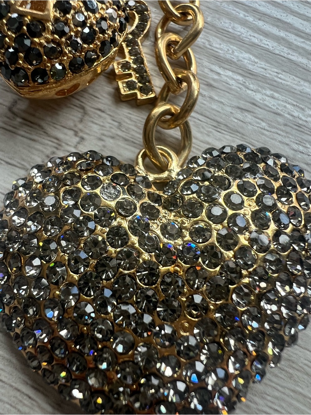 Cara New York Gold bagcharm or keychain. - Picture 4 of 9